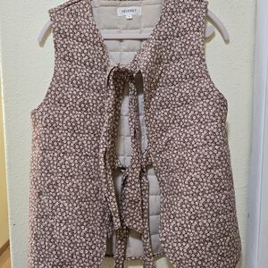 Veeveret Floral Brown Vest